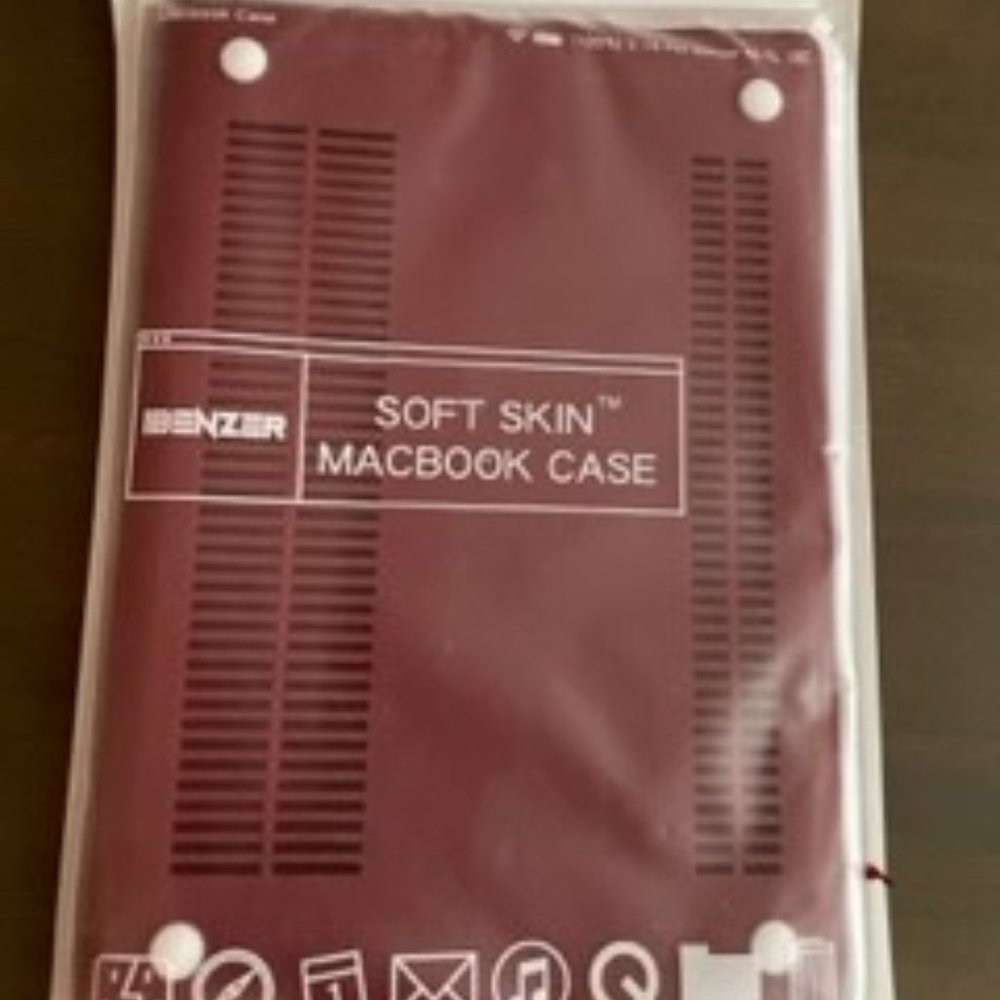 BENZER SOFT SKIN MAC BOOKCASE - RED